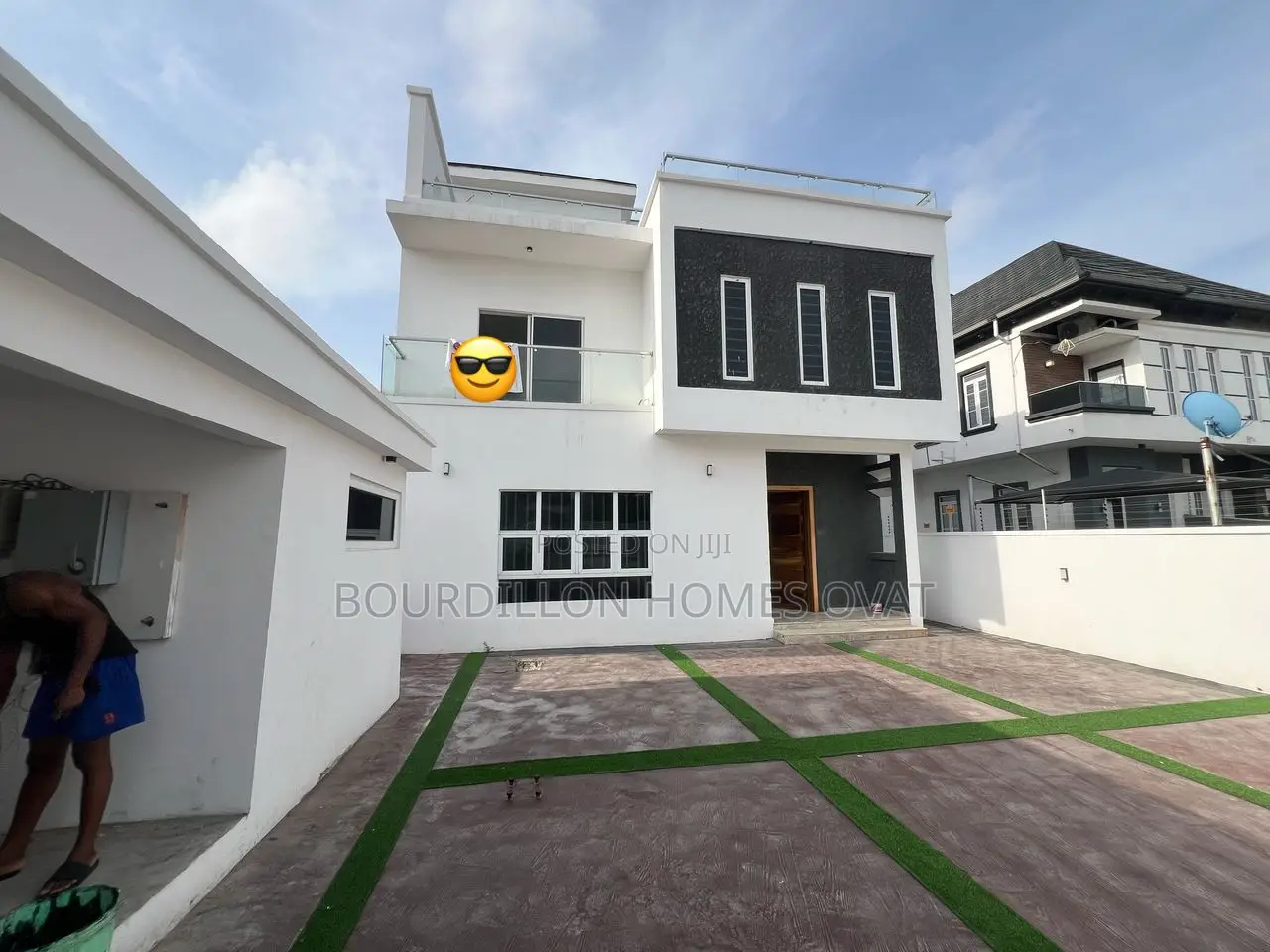 4bdrm Duplex in Chevron for sale