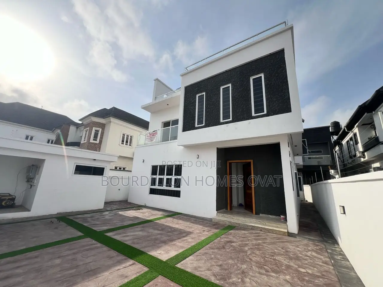 4bdrm Duplex in Chevron for sale