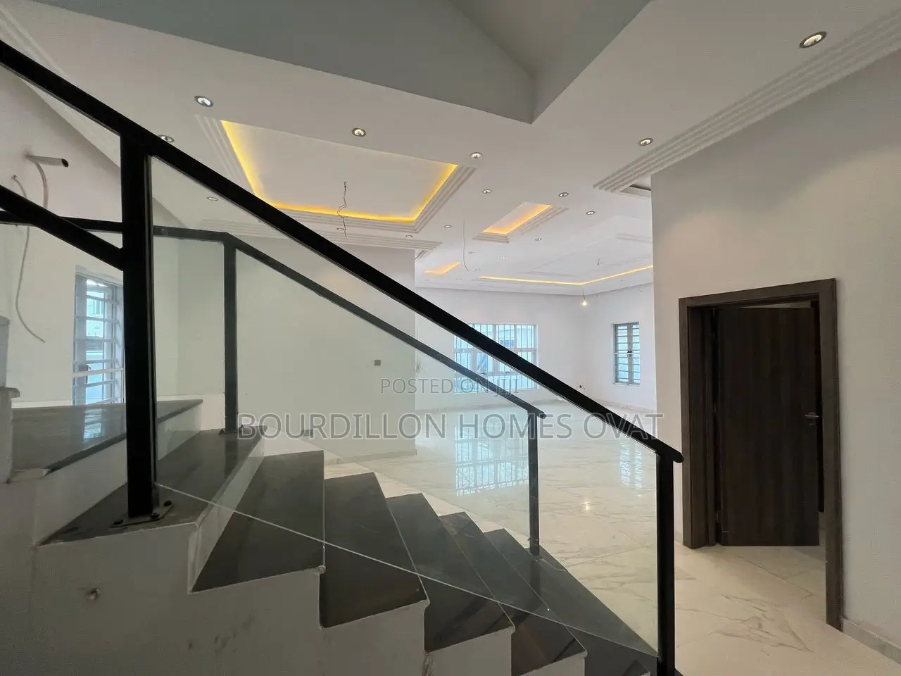 4bdrm Duplex in Chevron for sale