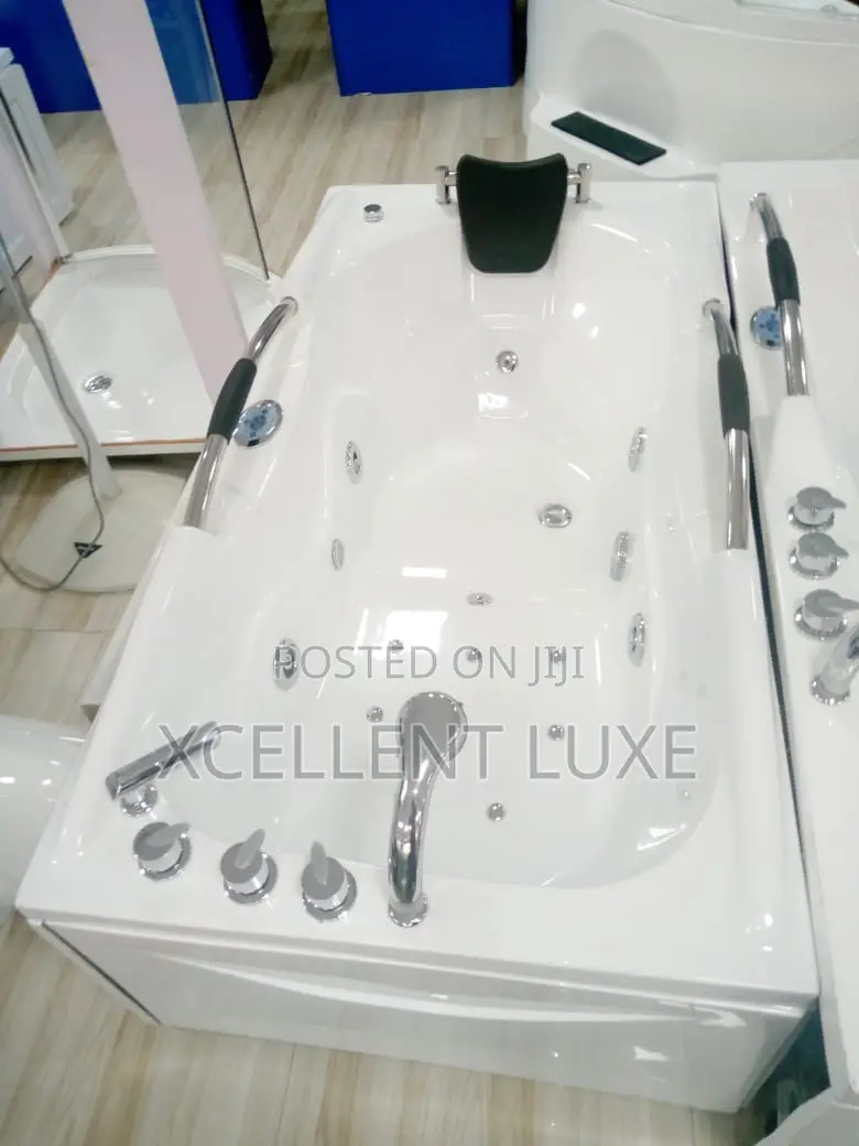 Single Jacuzzi Massage Bathtub
