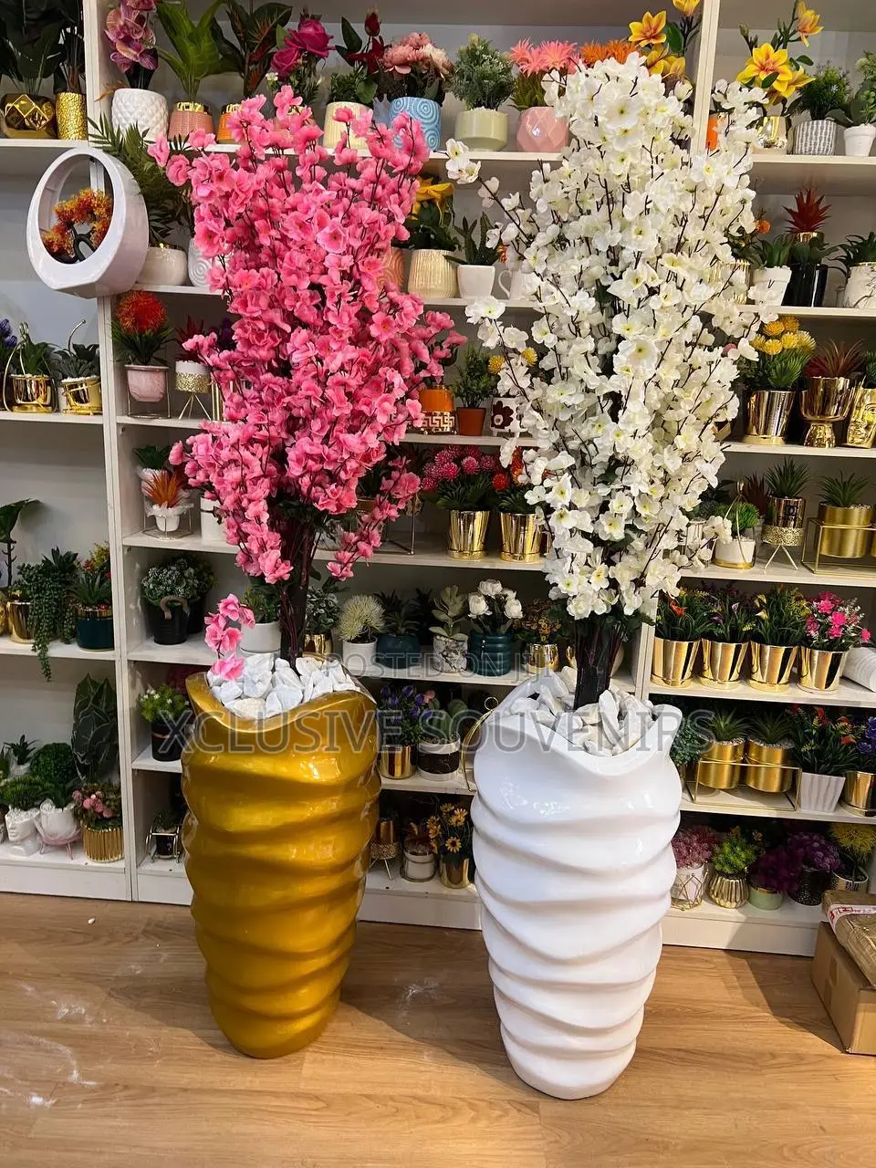 Oyster Fiber Pot With Cherry Blossoms
