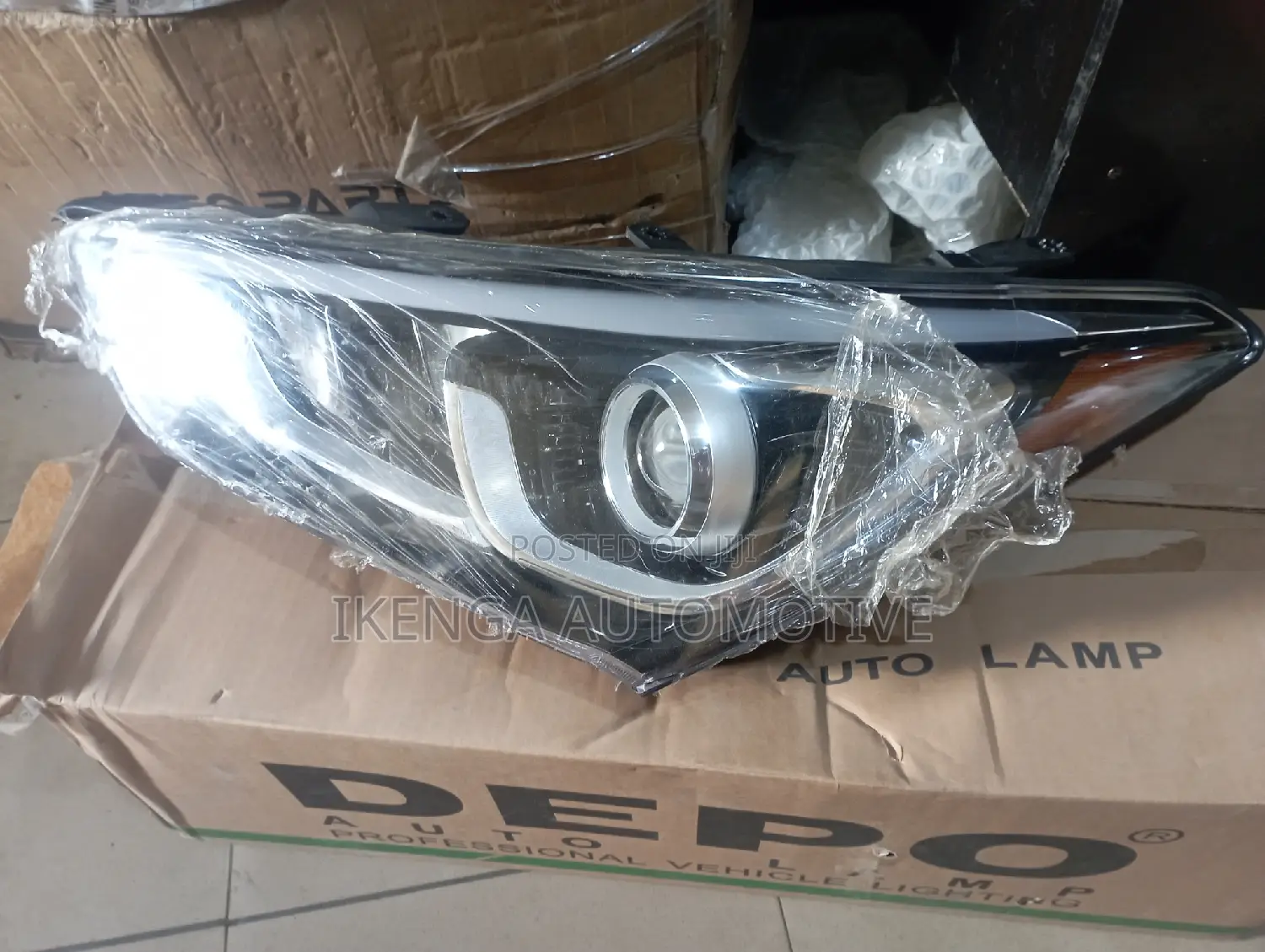 Headlight Hyundai Santafe 2017 Model