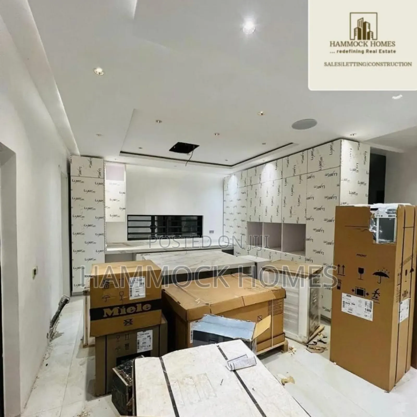 6bdrm Penthouse in Kolapo Ishola Gra, Akobo for sale