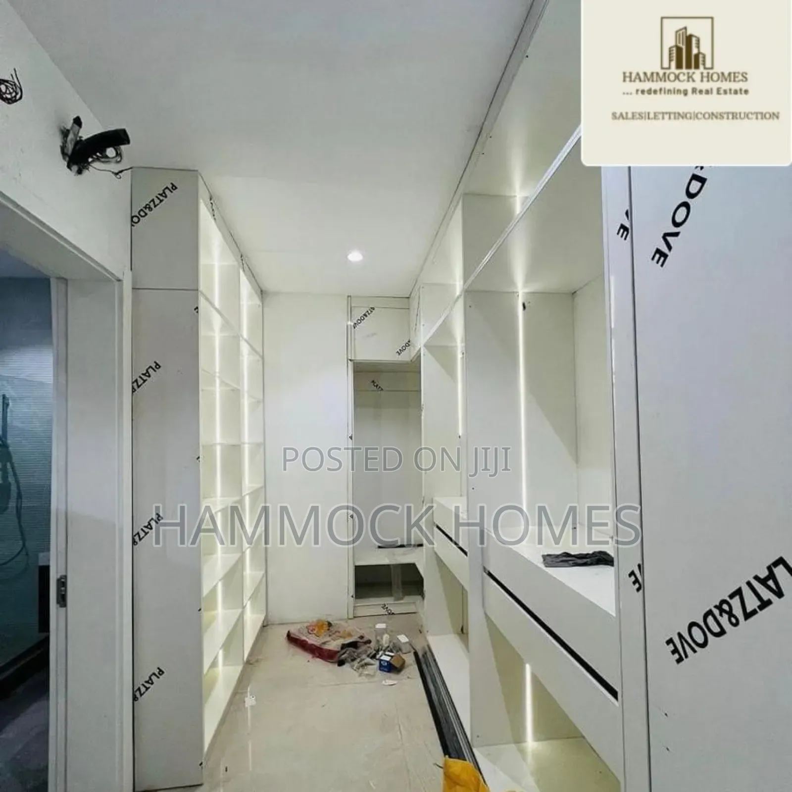 6bdrm Penthouse in Kolapo Ishola Gra, Akobo for sale