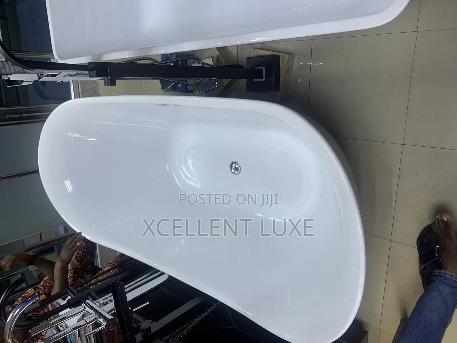 Black and White Canoe Shaped Free Standing Bathtub