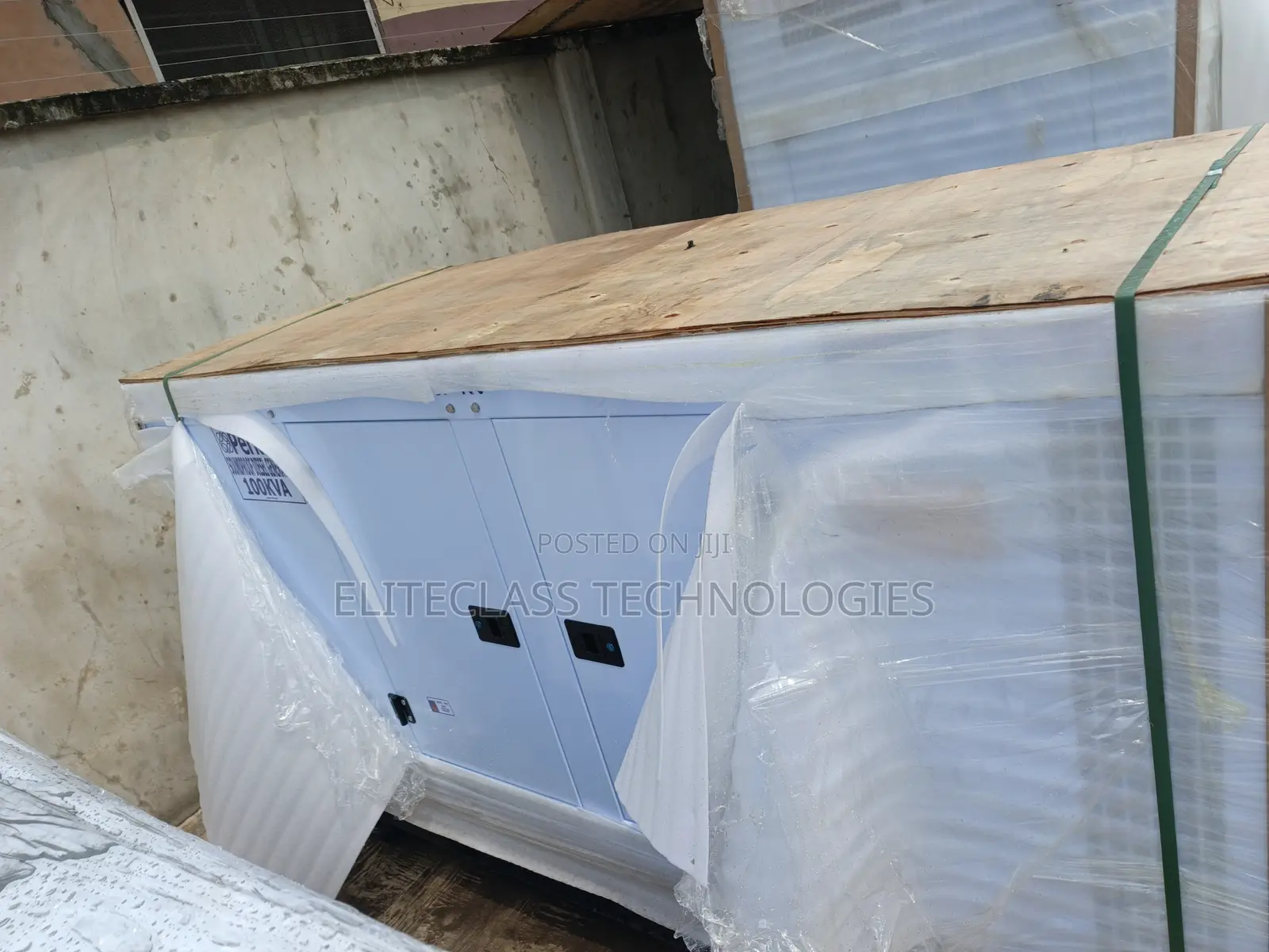 Perkins (100kva) Standard Soundproof Diesel Generator