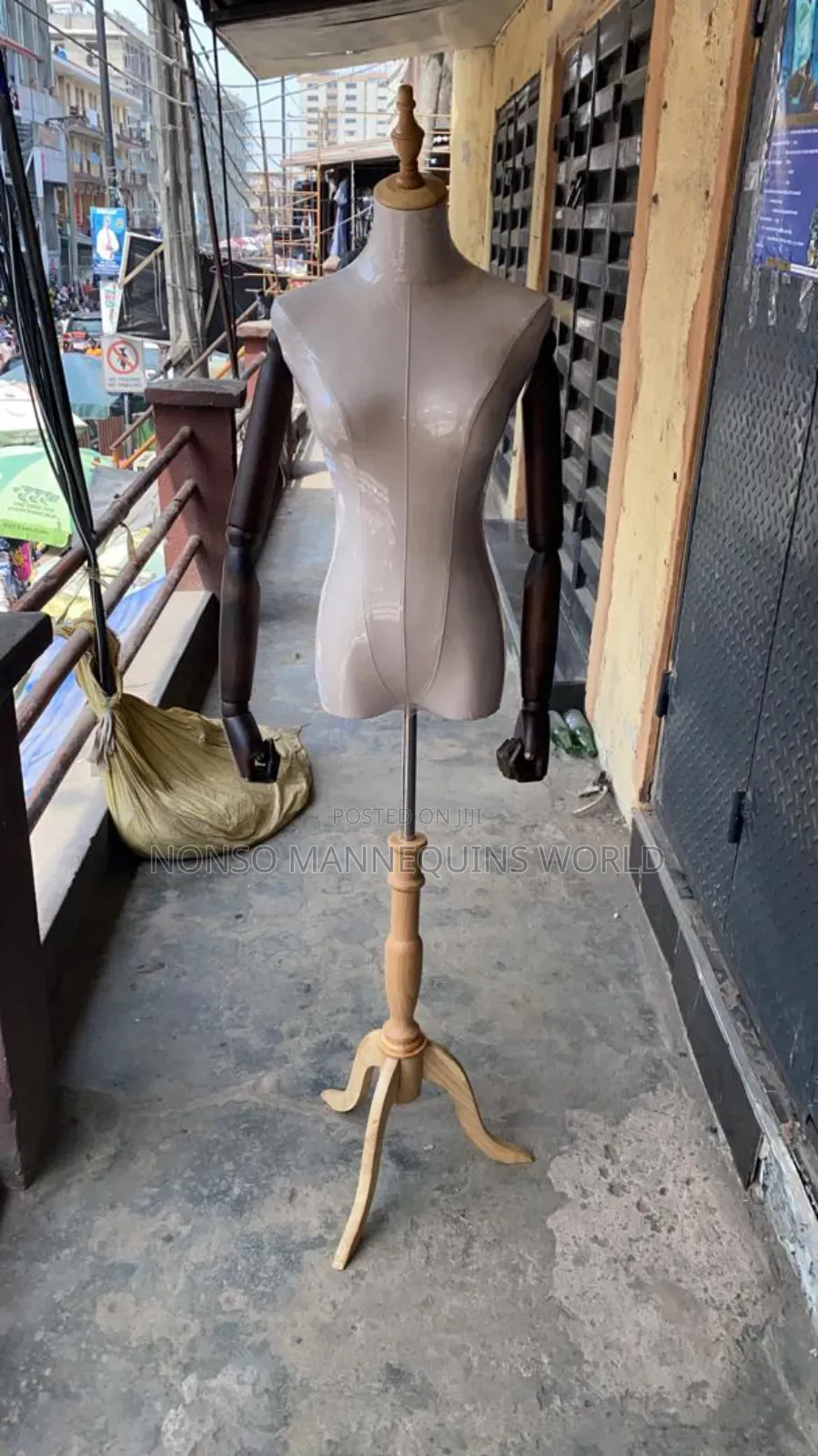 Female Torso Body Form With Flexible Hands