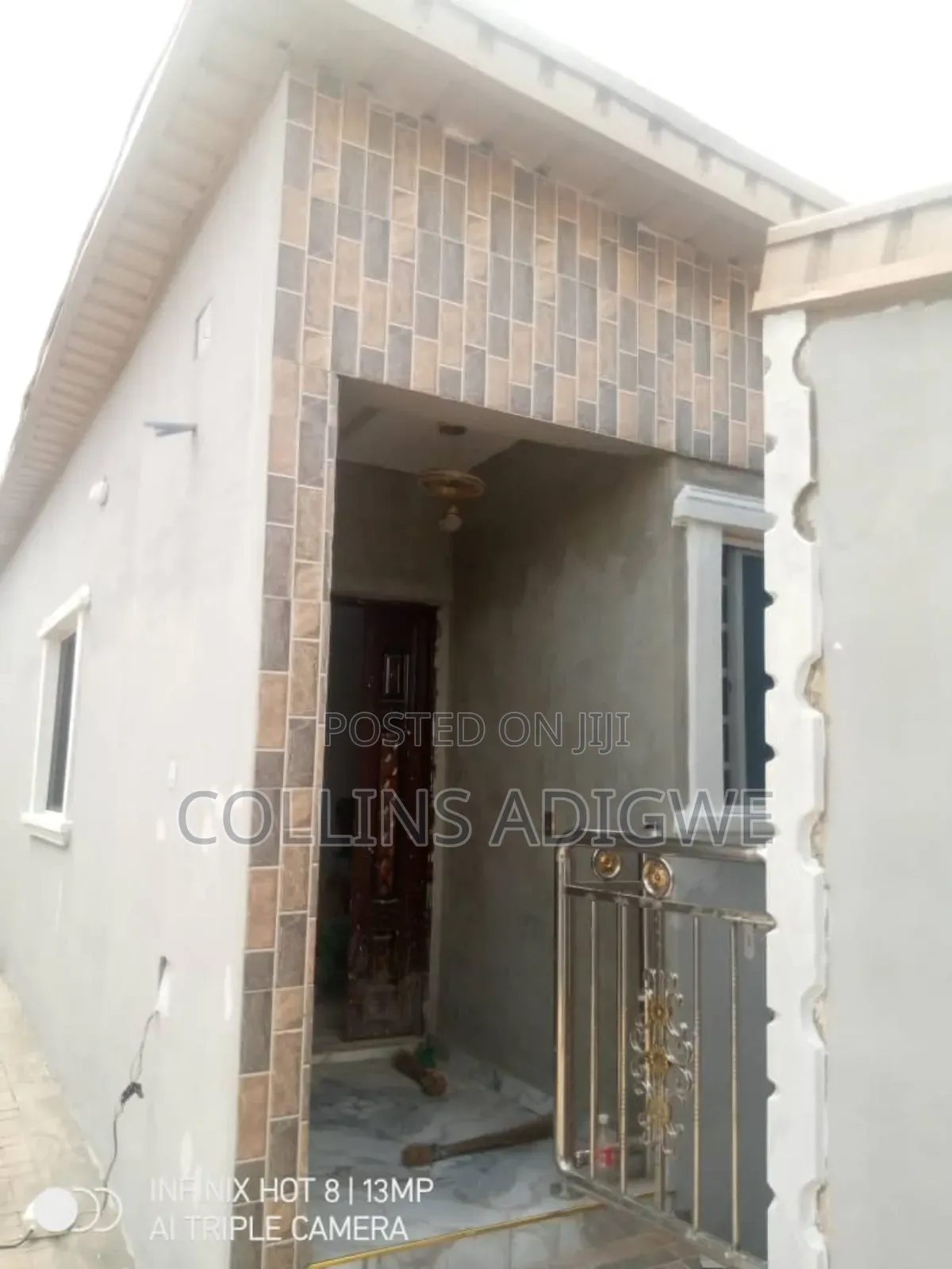 5bdrm Duplex in Orchid Road, Chevron for sale