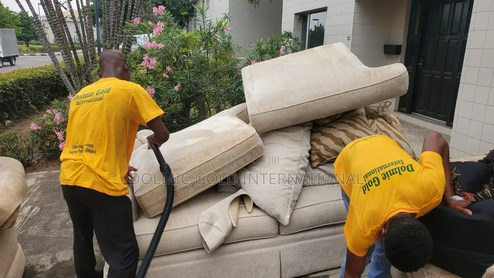 Upholstery And Couch Cleaning