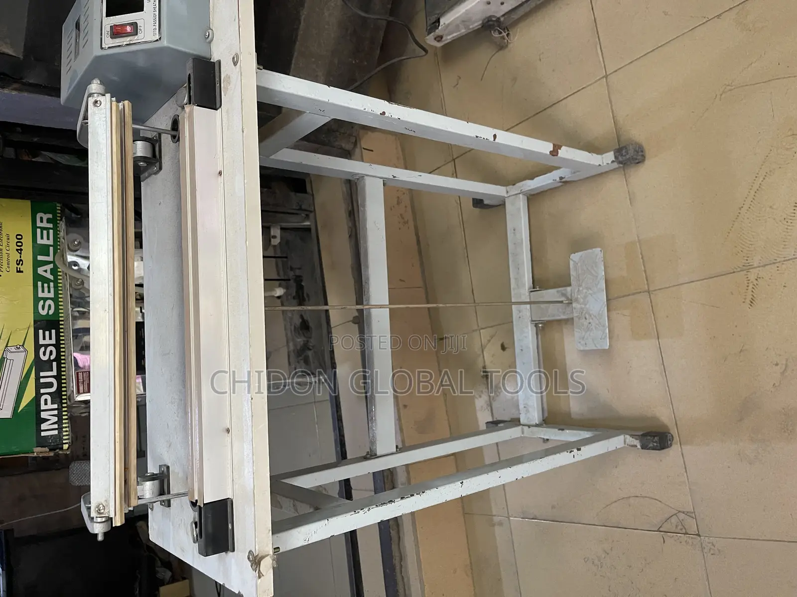 Pedal Sealing and Cutting Machine