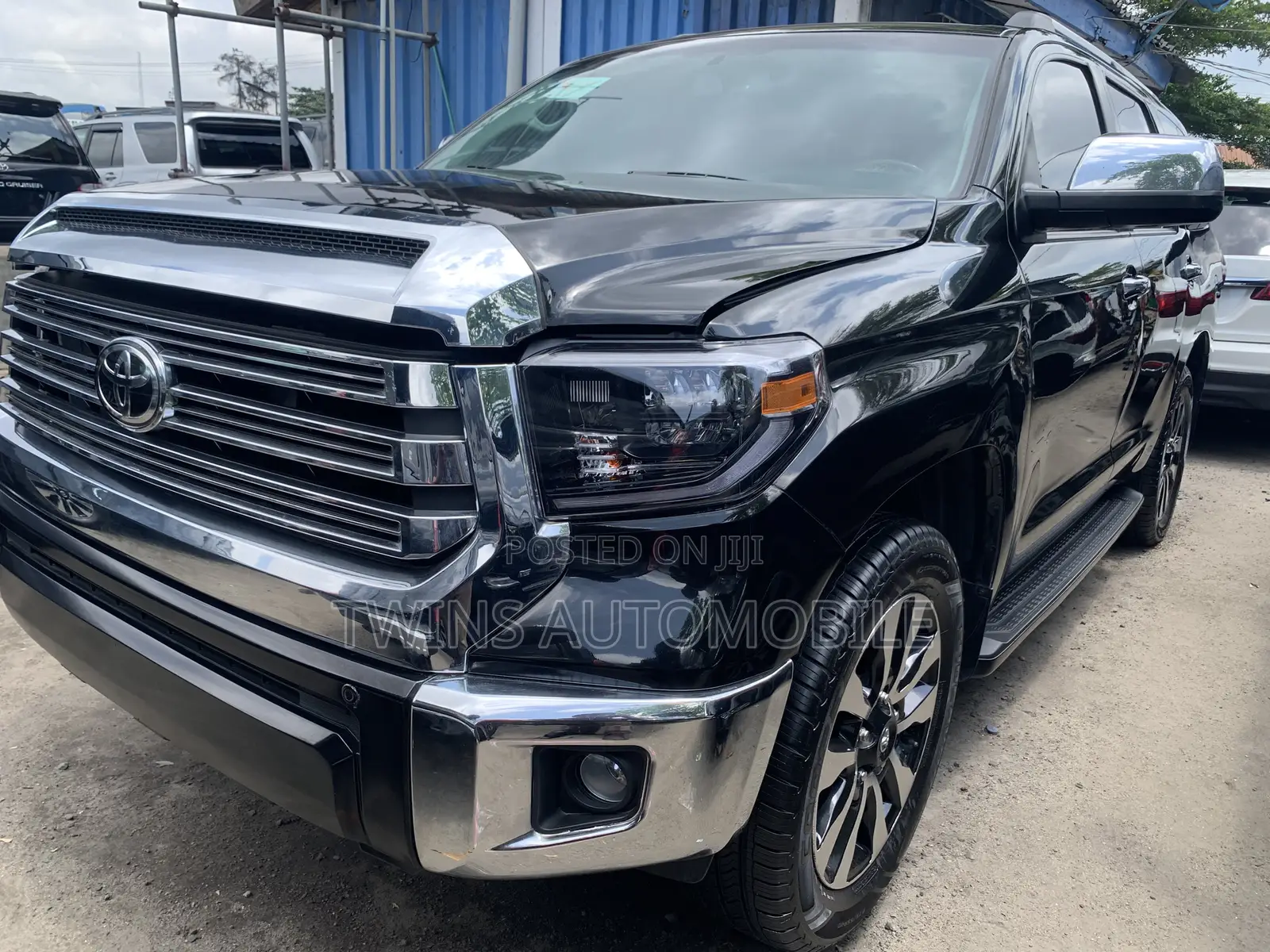 Toyota Sequoia Platinum 4dr SUV 4WD (5.7L 8cyl 6A) 2015 Black
