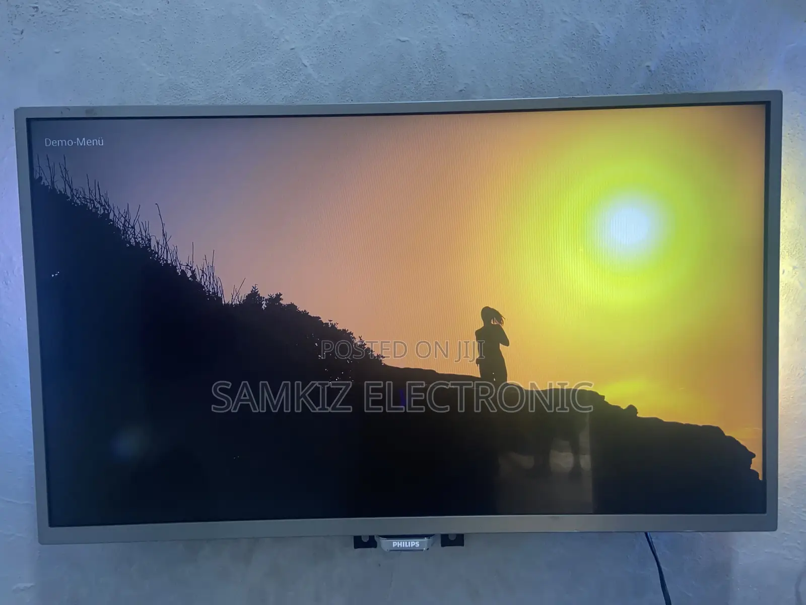 32 Inch Philips Smart Tv With Ambient Light an Amazing Smart Features