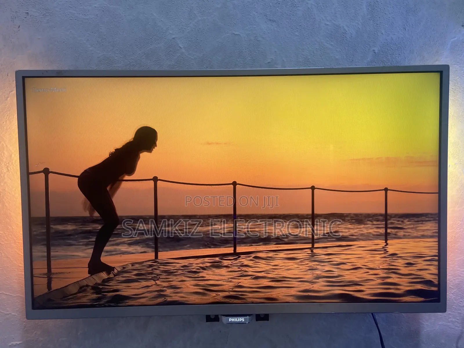 32 Inch Philips Smart Tv With Ambient Light an Amazing Smart Features