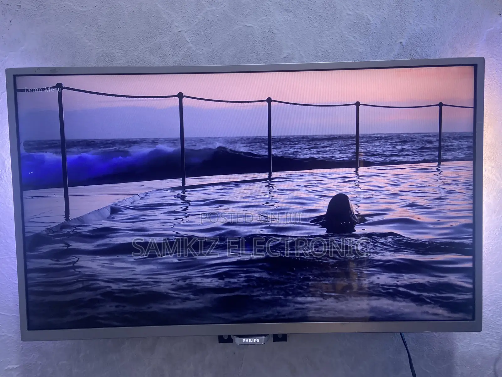 32 Inch Philips Smart Tv With Ambient Light an Amazing Smart Features