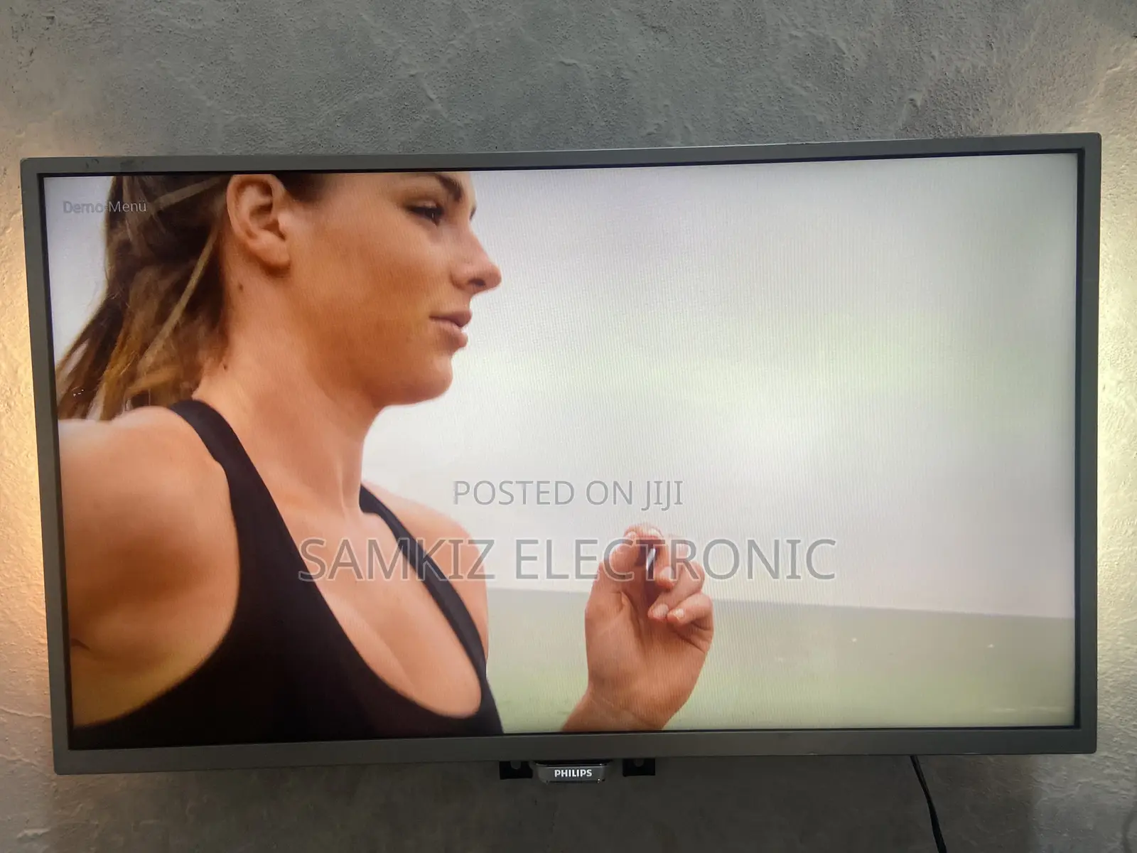 32 Inch Philips Smart Tv With Ambient Light an Amazing Smart Features