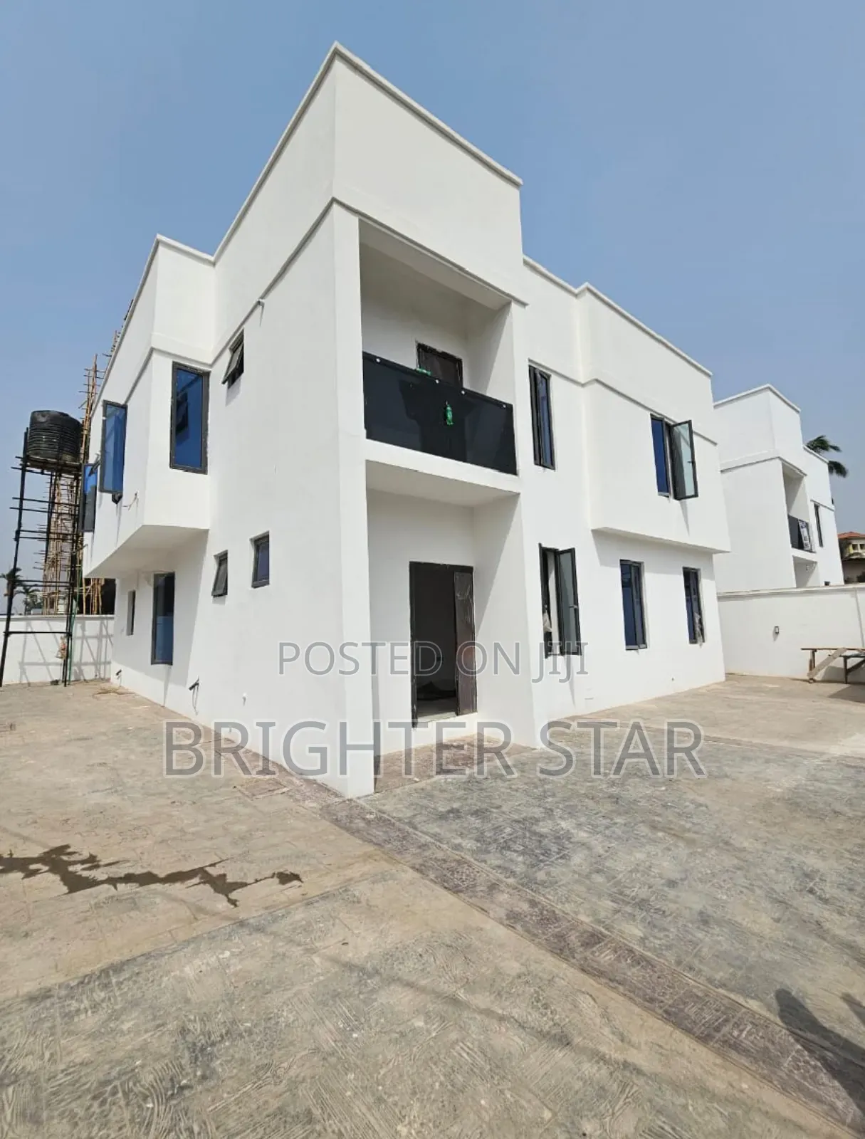 Furnished 5bdrm Duplex in Gra for sale