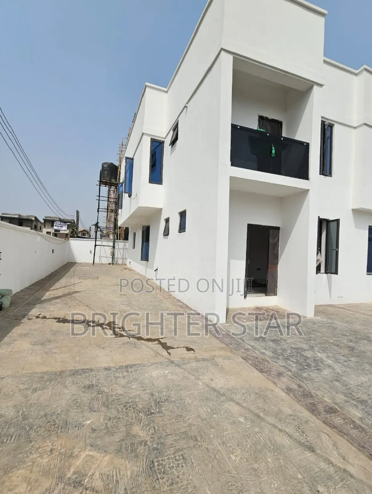 Furnished 5bdrm Duplex in Gra for sale