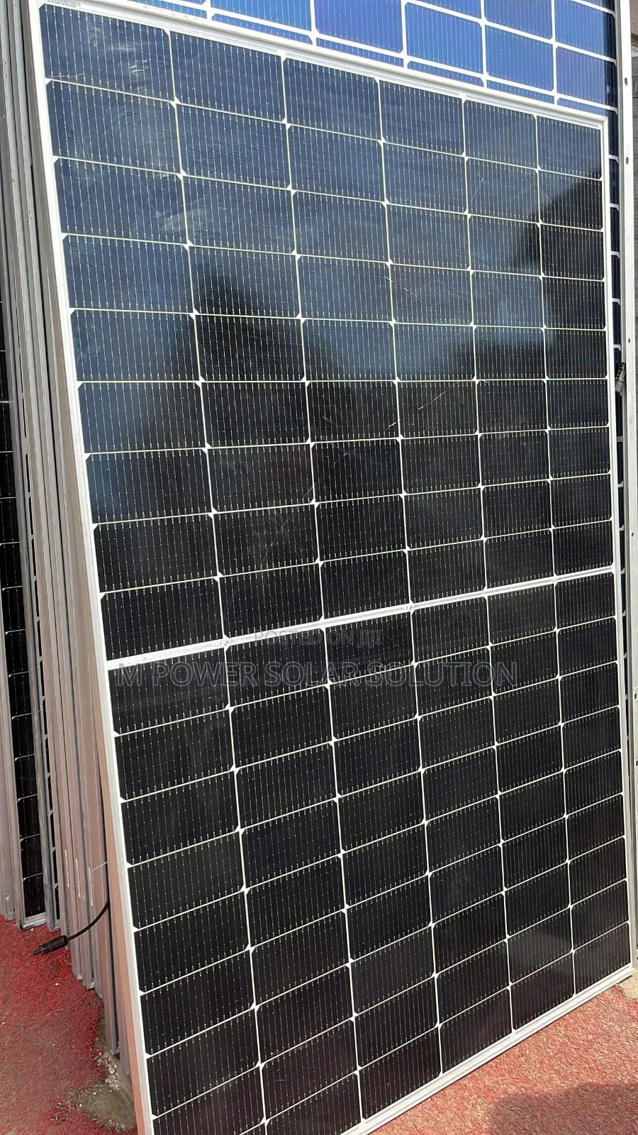 485w Jinko Mono Half-Cut Solar Panels