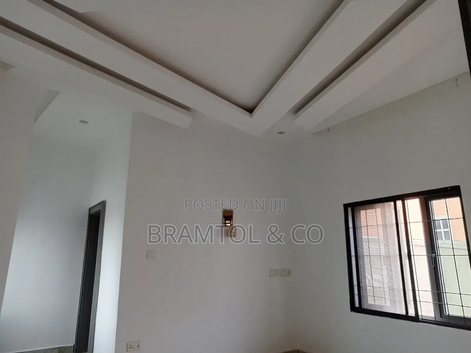 4bdrm Townhouse / Terrace in Wuye for rent
