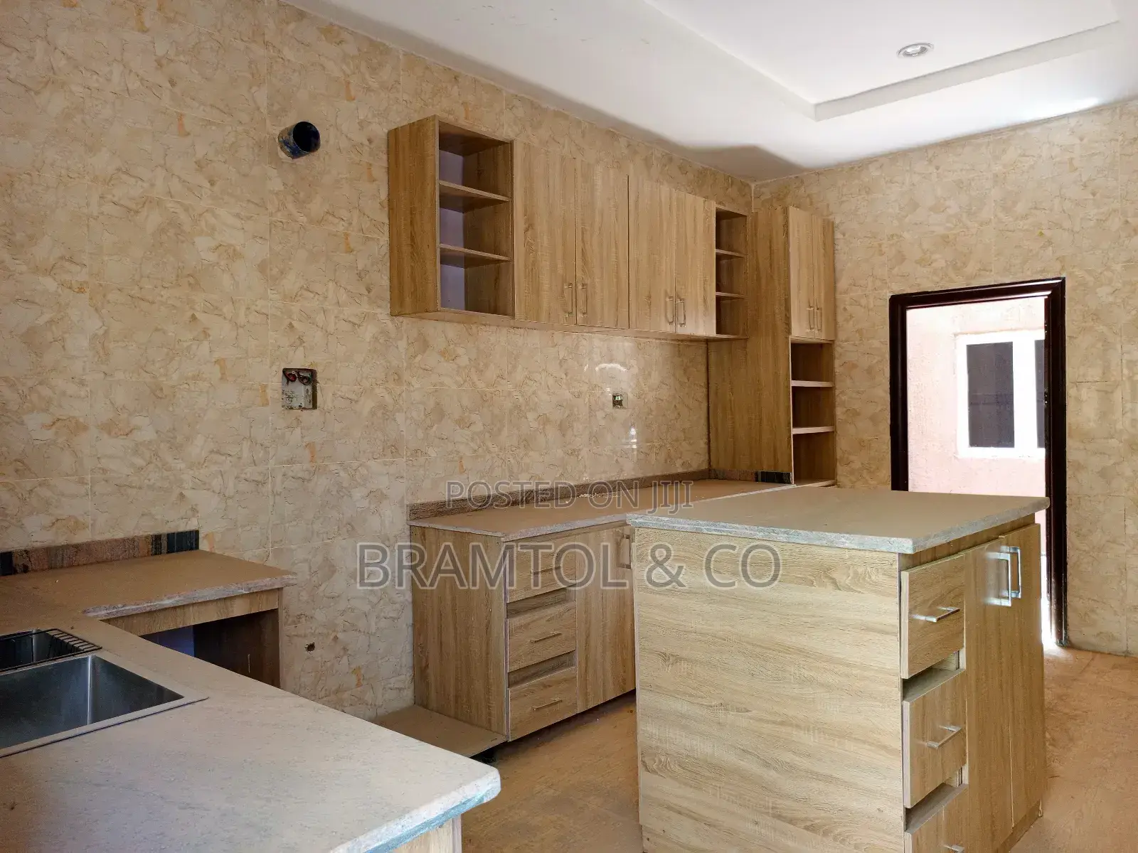 4bdrm Townhouse / Terrace in Wuye for rent