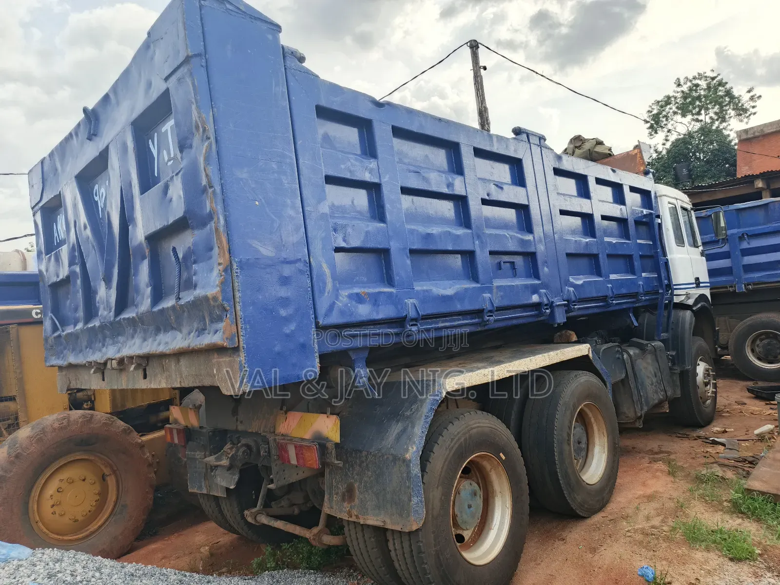 Iveco Tipper Dump Truck 10 Tyres - Company Use