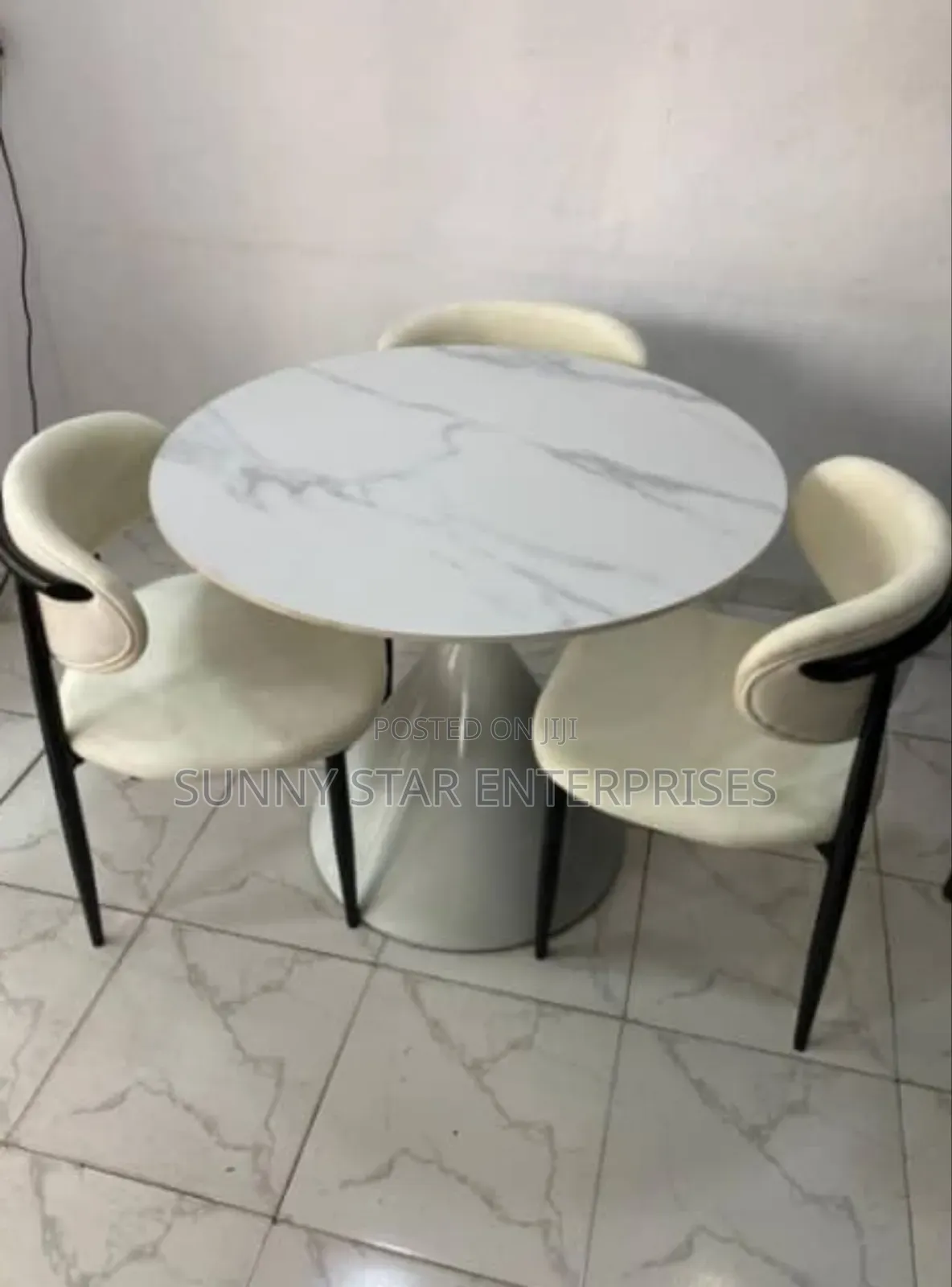 High Quality Imported Set of Chair for Restaurants and Bars
