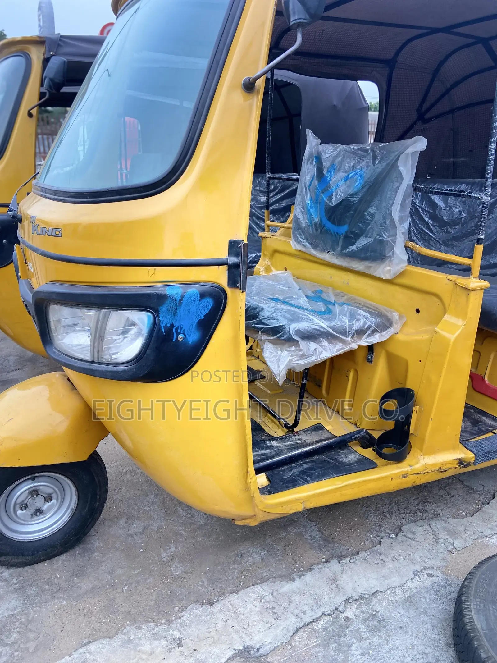 TVS King Deluxe Plus iTouch Start 2023 Yellow