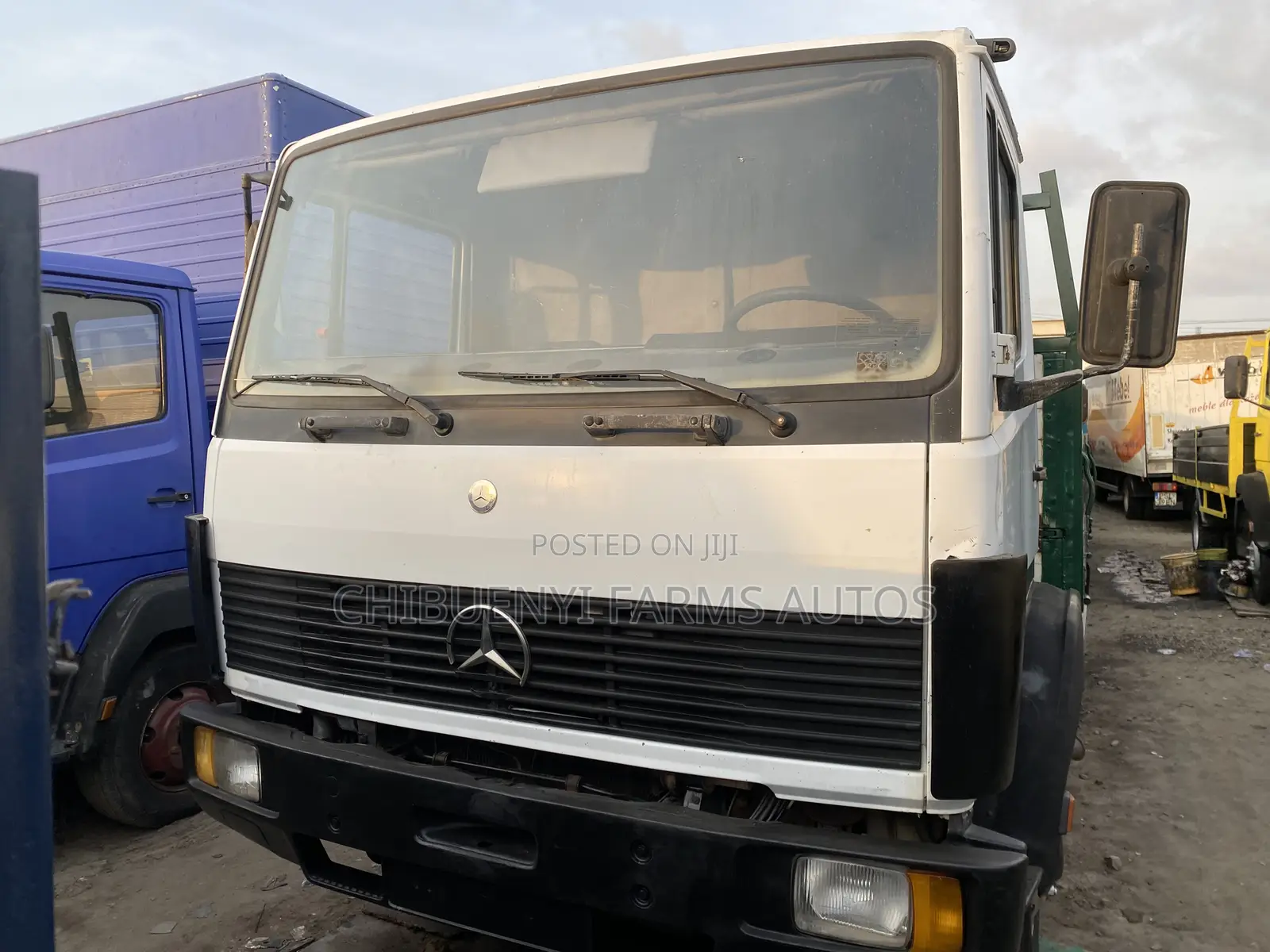 Mecedeces 814 Pickup Truck