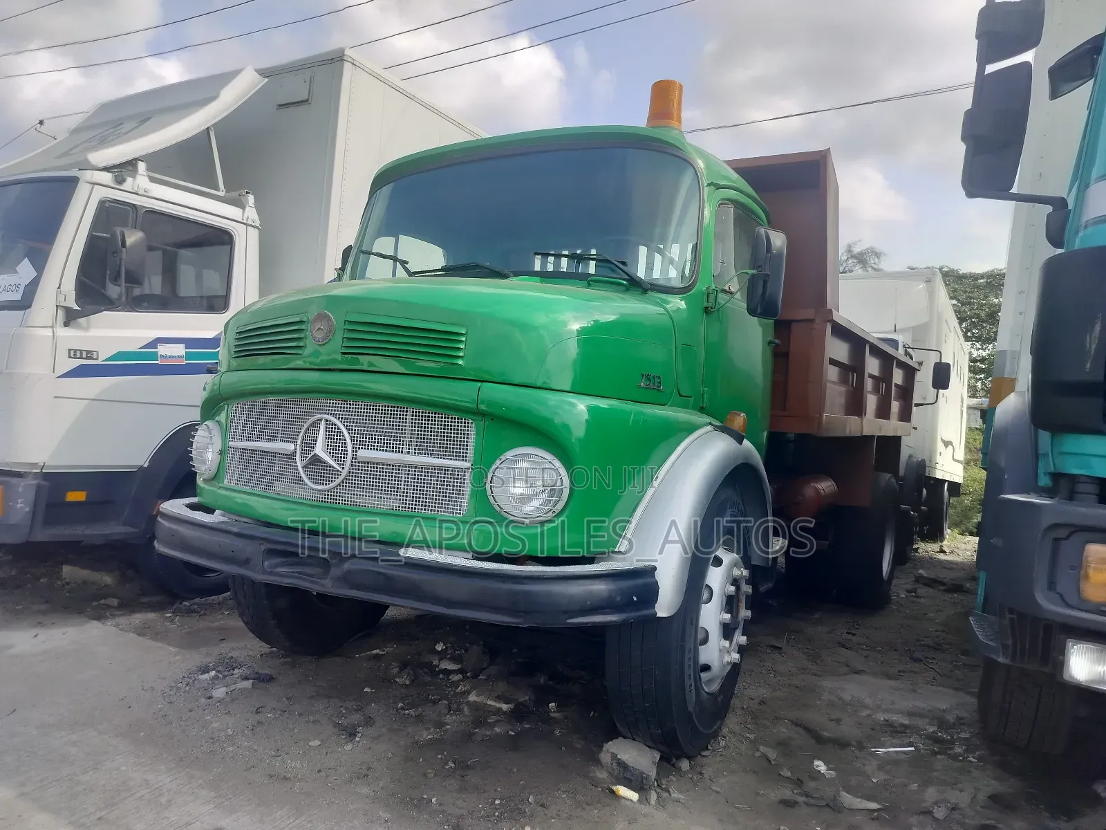 Mercedes Benz Tipper 1513 Green Color