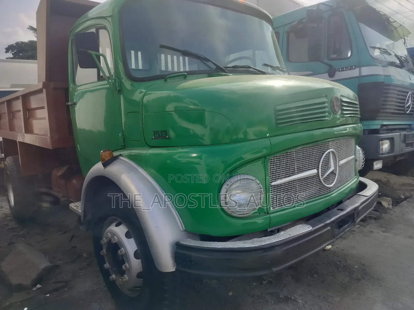 Mercedes Benz Tipper 1513 Green Color