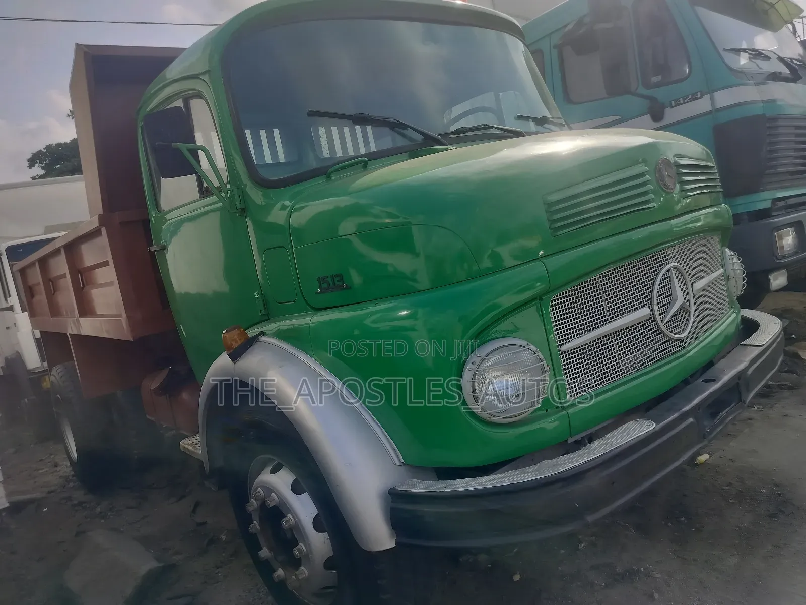 Mercedes Benz Tipper 1513 Green Color