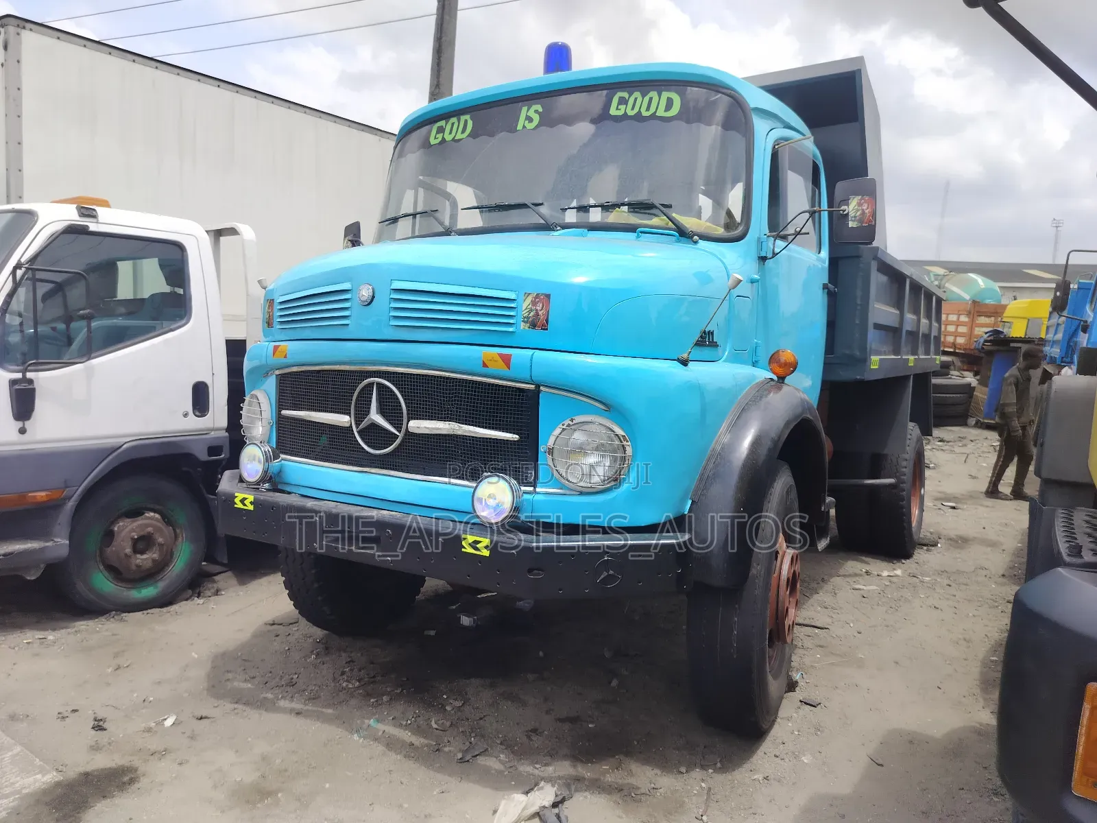 Mercedes Benz 911 Blue Tipper