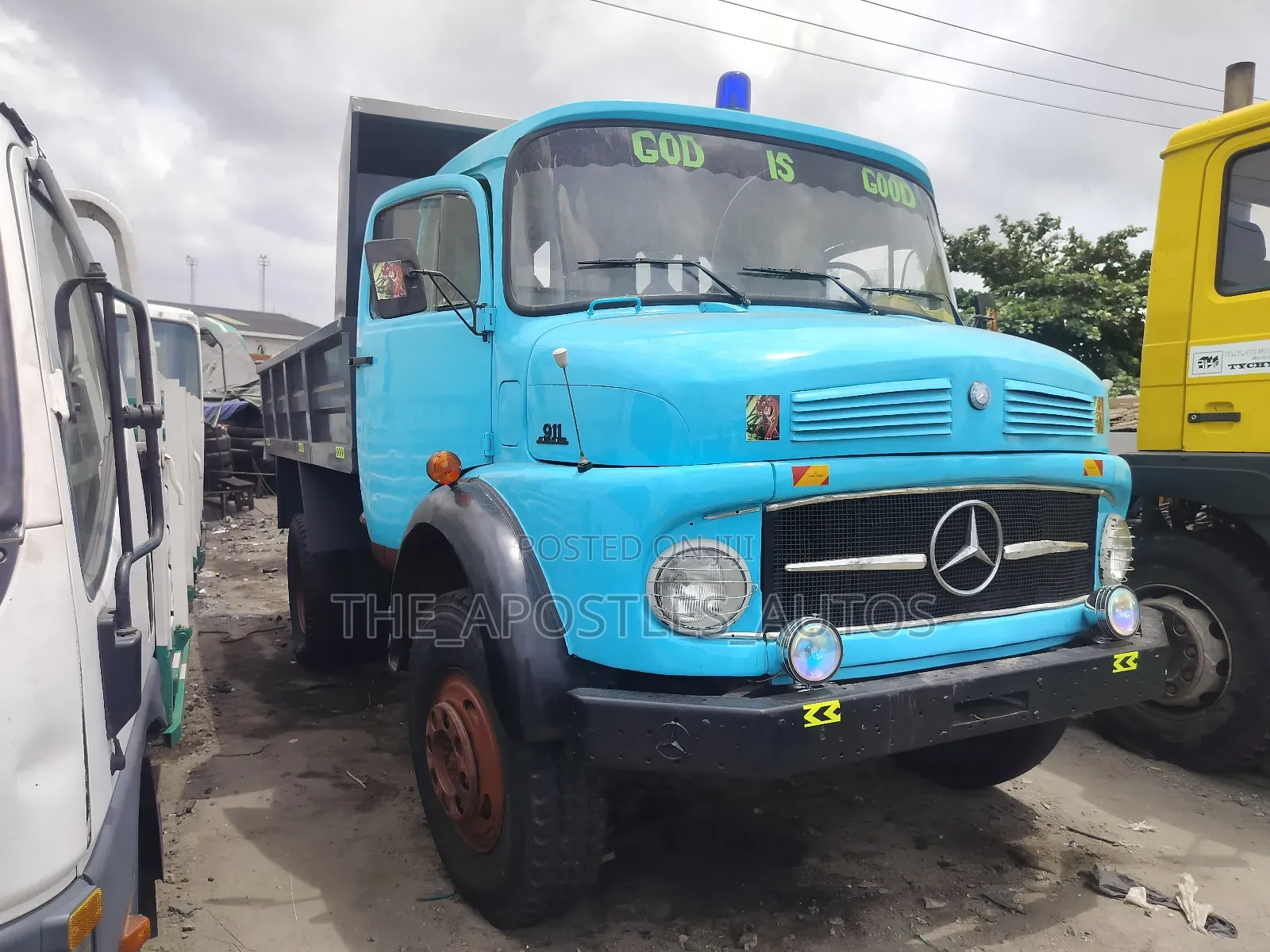 Mercedes Benz 911 Blue Tipper