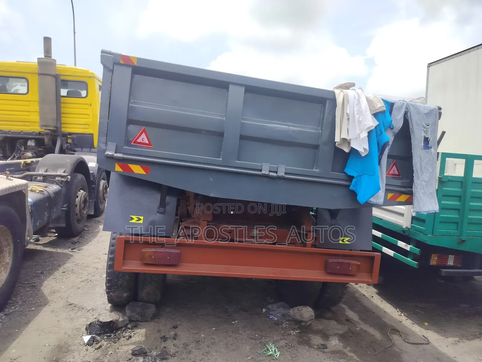 Mercedes Benz 911 Blue Tipper