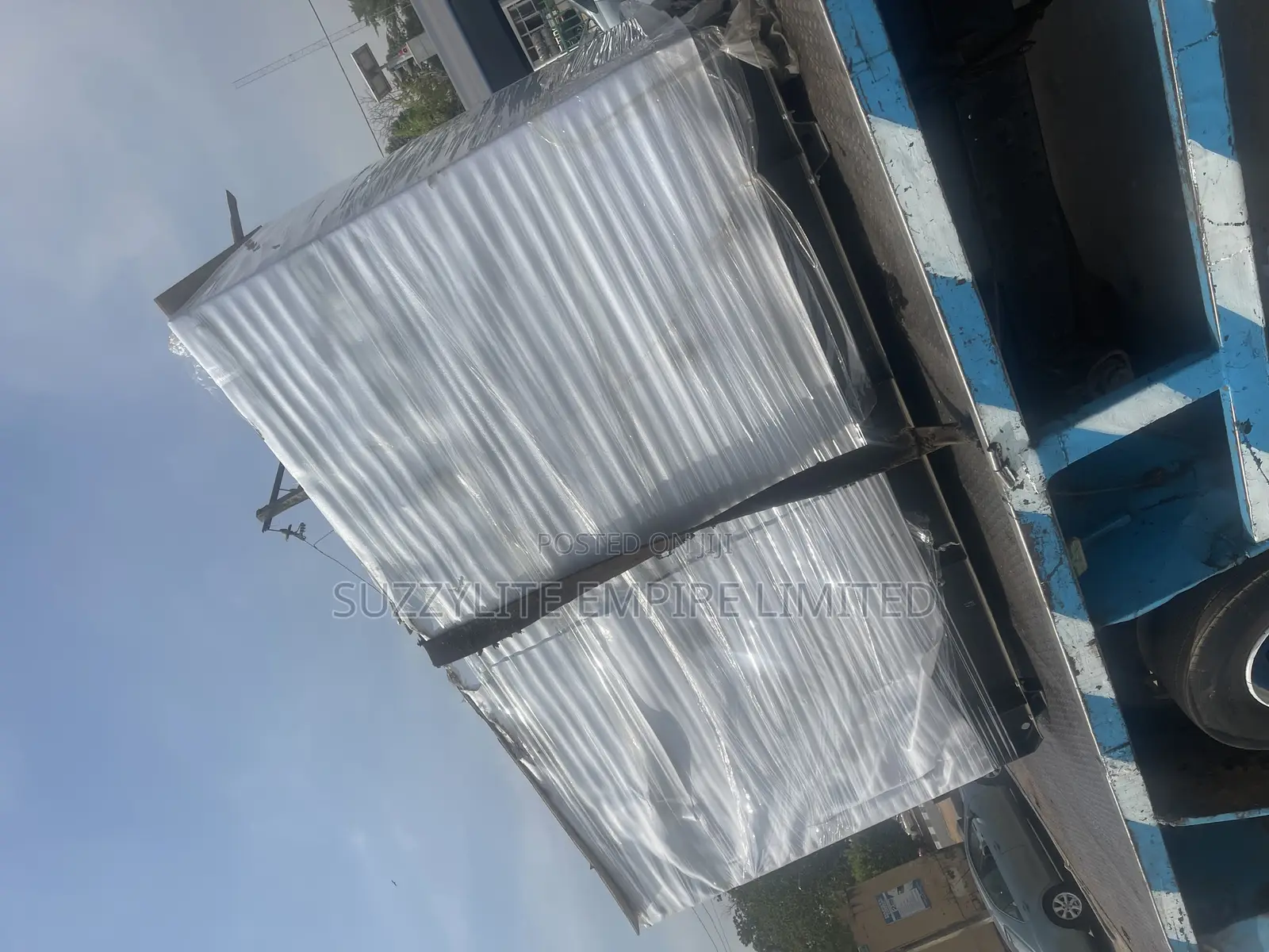 300kva England Perkins Soundproof Diesel Engine Generator