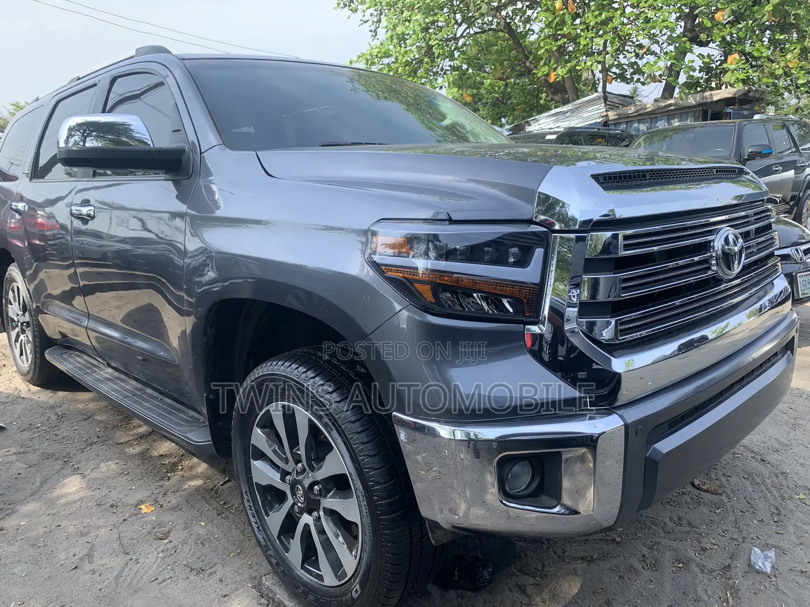 Toyota Sequoia Platinum 4x4 2018 Gray