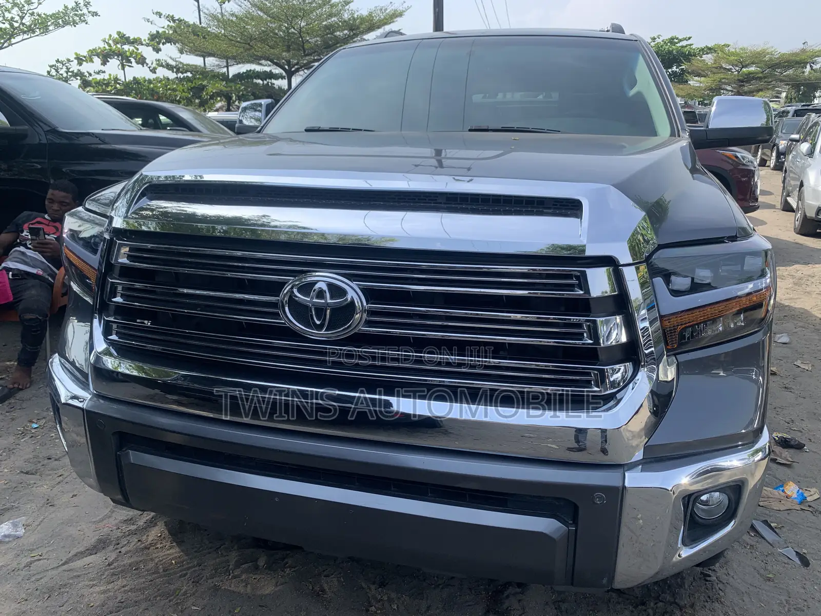 Toyota Sequoia Platinum 4x4 2018 Gray