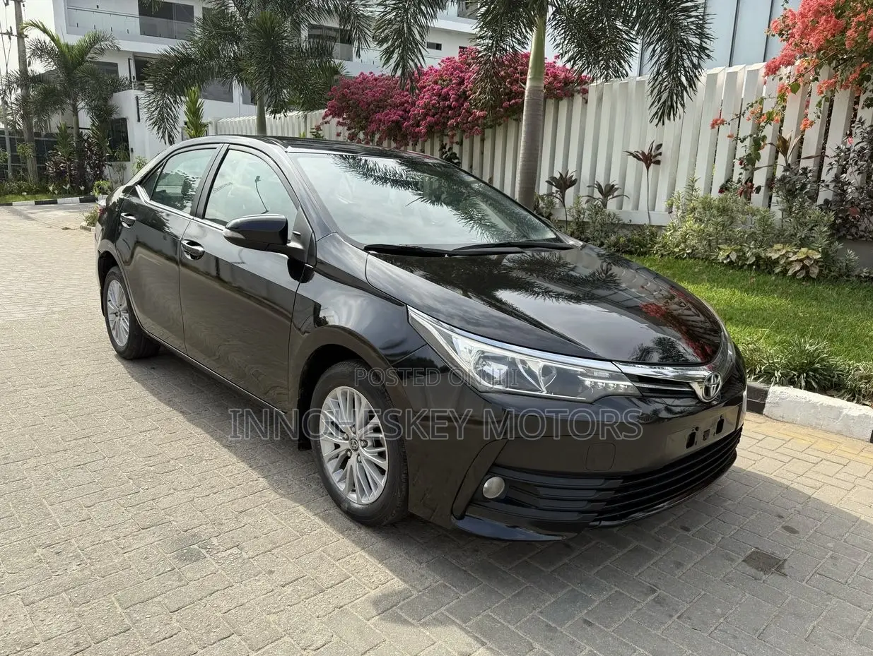 Toyota Corolla LE (1.8L 4cyl 2A) 2018 Black
