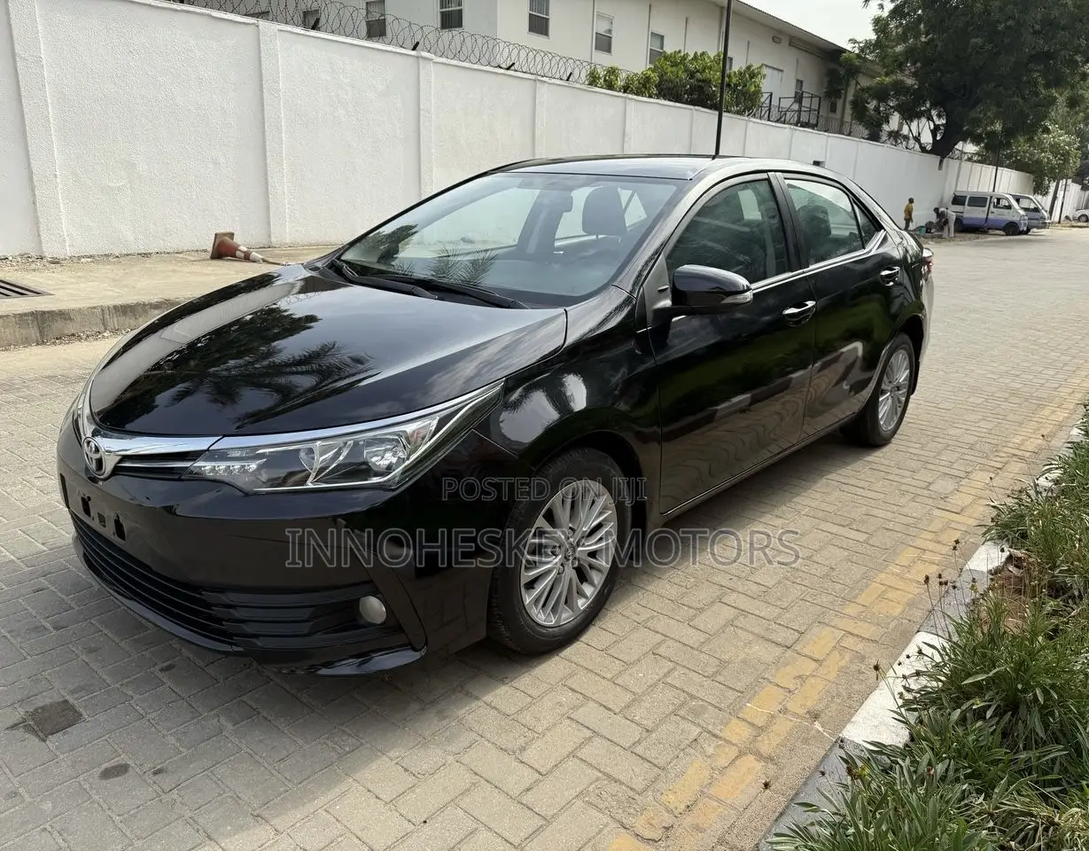 Toyota Corolla LE (1.8L 4cyl 2A) 2018 Black