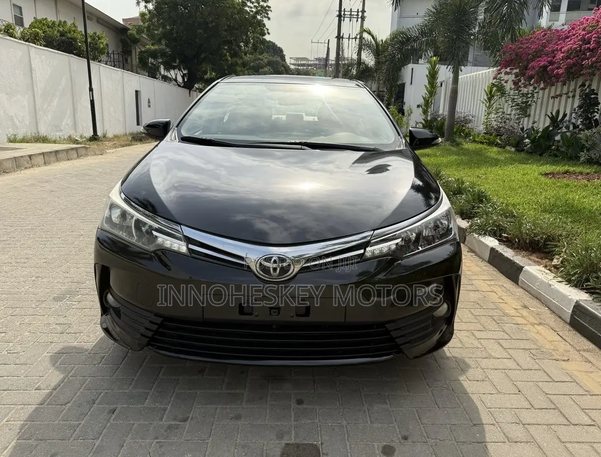 Toyota Corolla LE (1.8L 4cyl 2A) 2018 Black