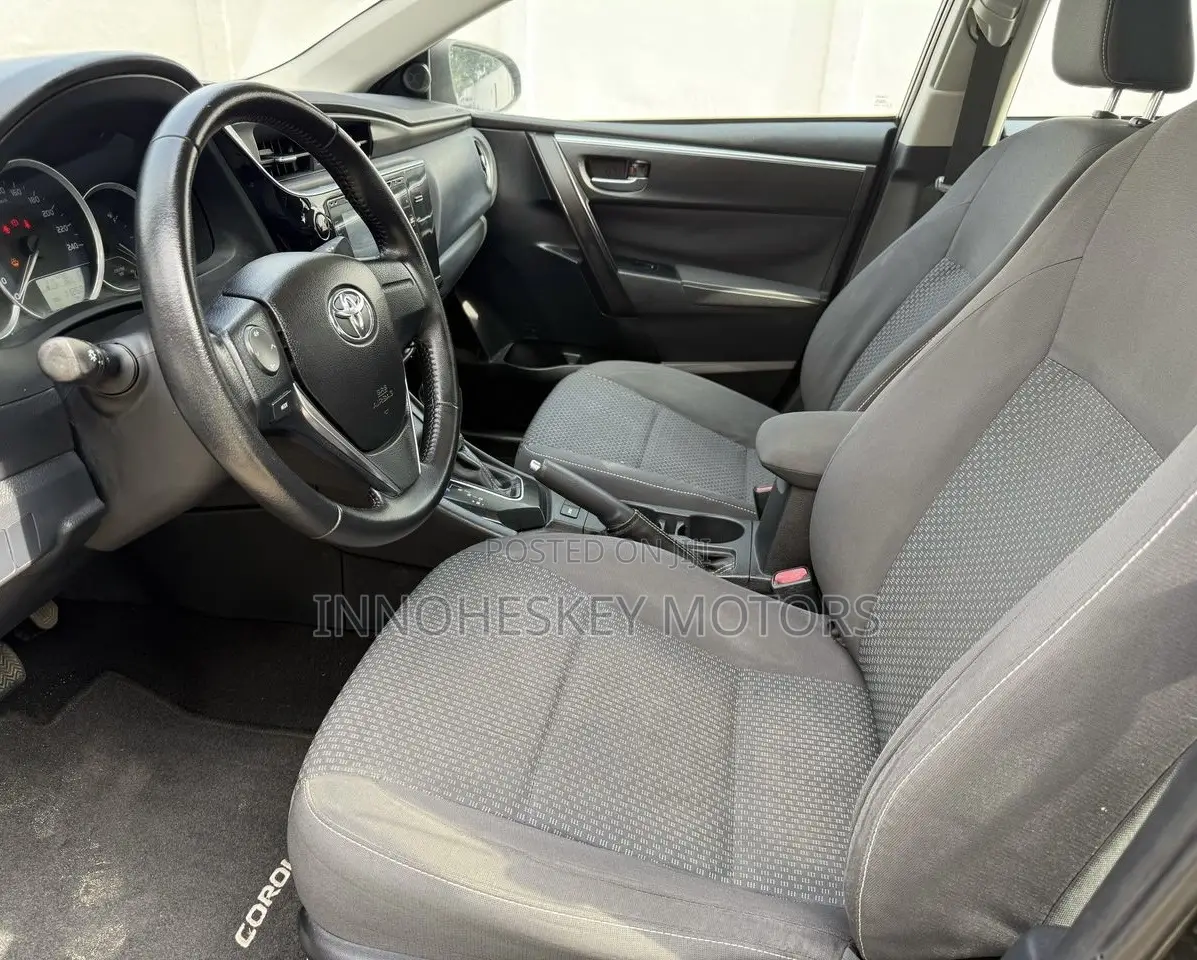 Toyota Corolla LE (1.8L 4cyl 2A) 2018 Black