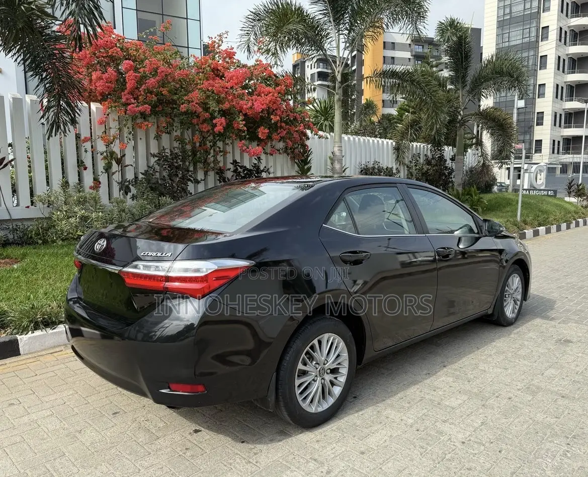 Toyota Corolla LE (1.8L 4cyl 2A) 2018 Black