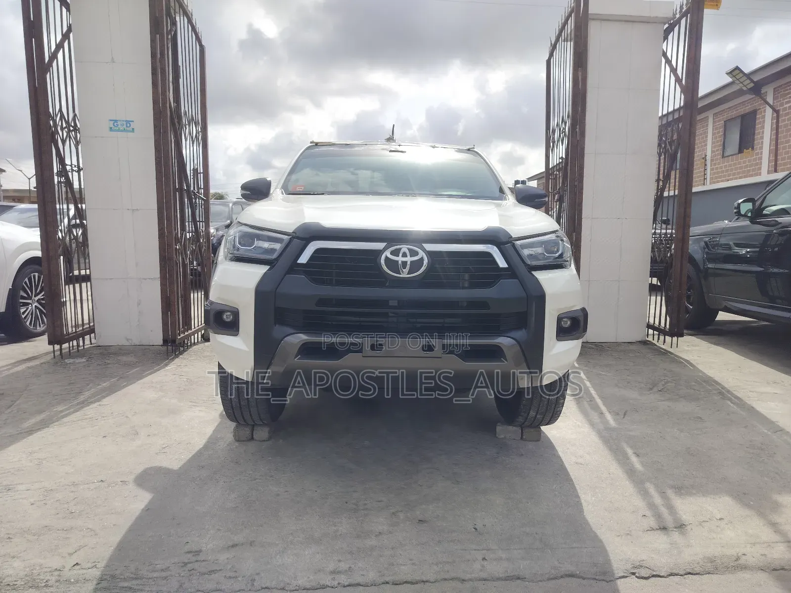 New Toyota Hilux 2022 White