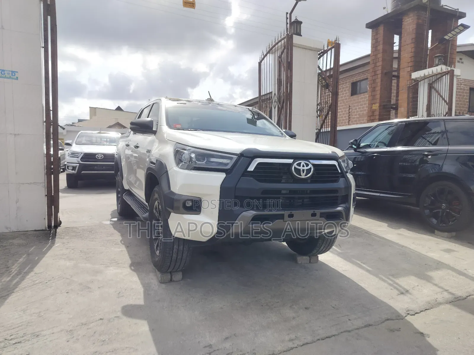 New Toyota Hilux 2022 White