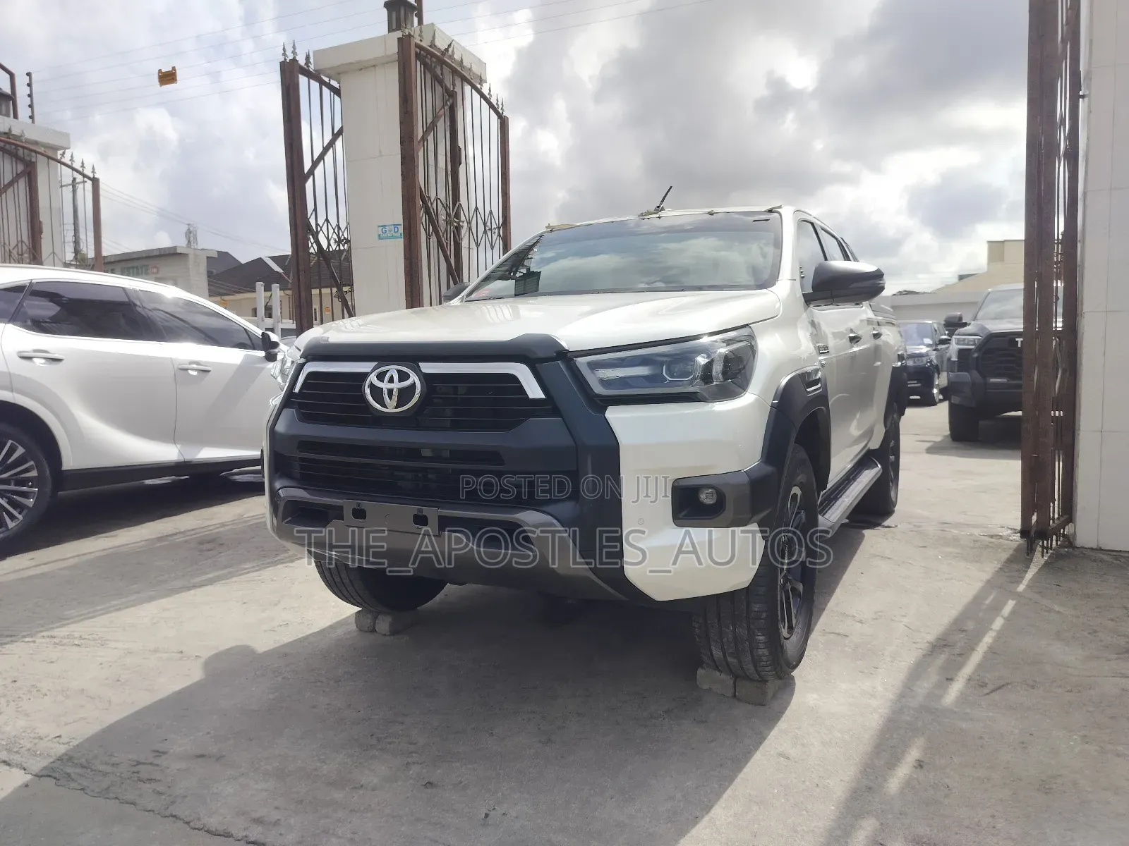 New Toyota Hilux 2022 White