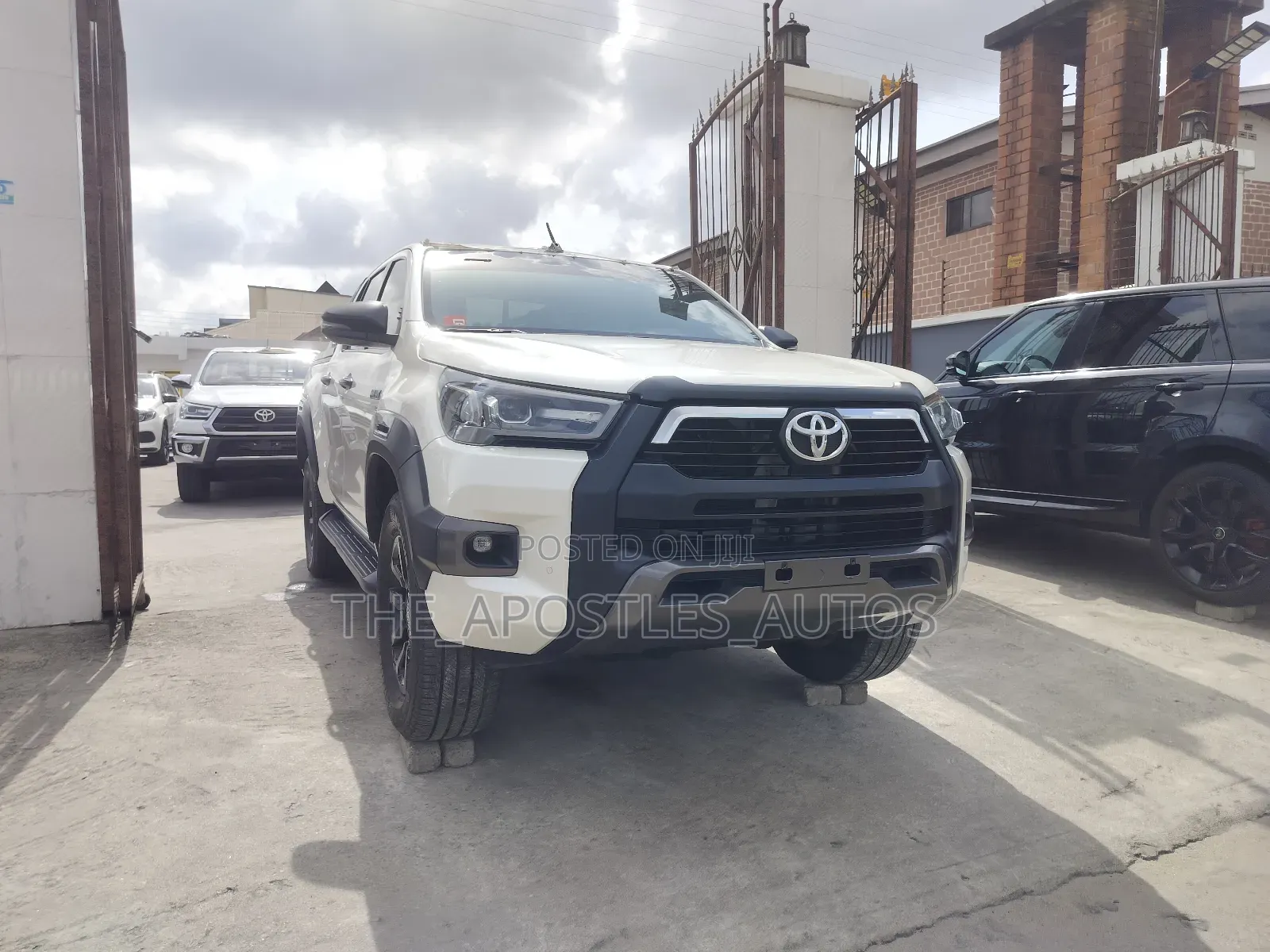 Toyota Hilux 2021 White