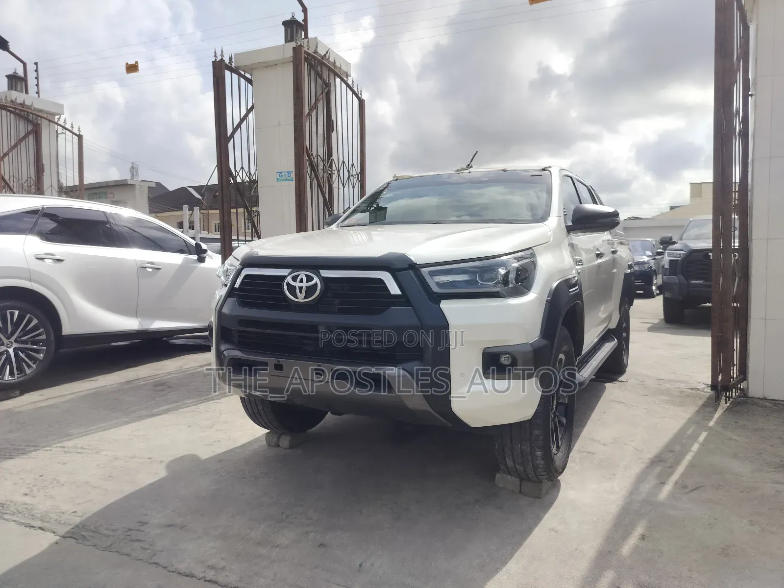 Toyota Hilux 2021 White