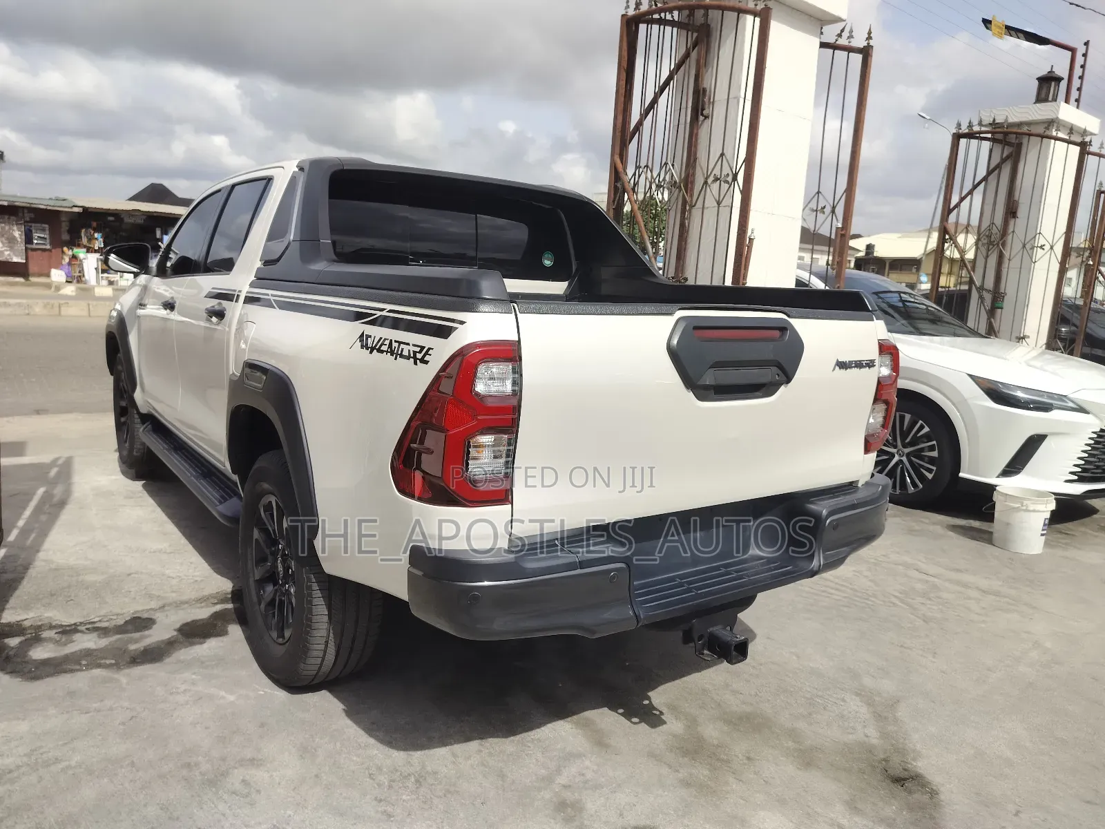 Toyota Hilux 2021 White