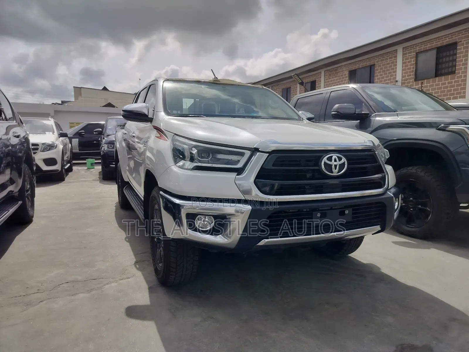 New Toyota Hilux 2023 White
