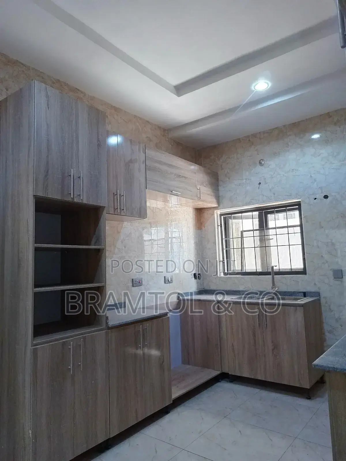 4bdrm Townhouse / Terrace in Guzape District for rent